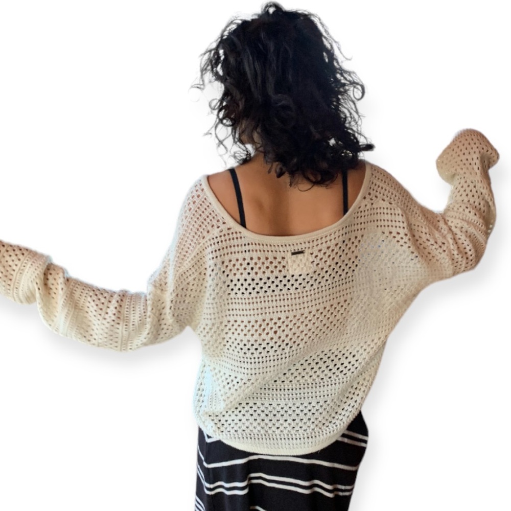Cute mesh, fish tail white/cream sweater